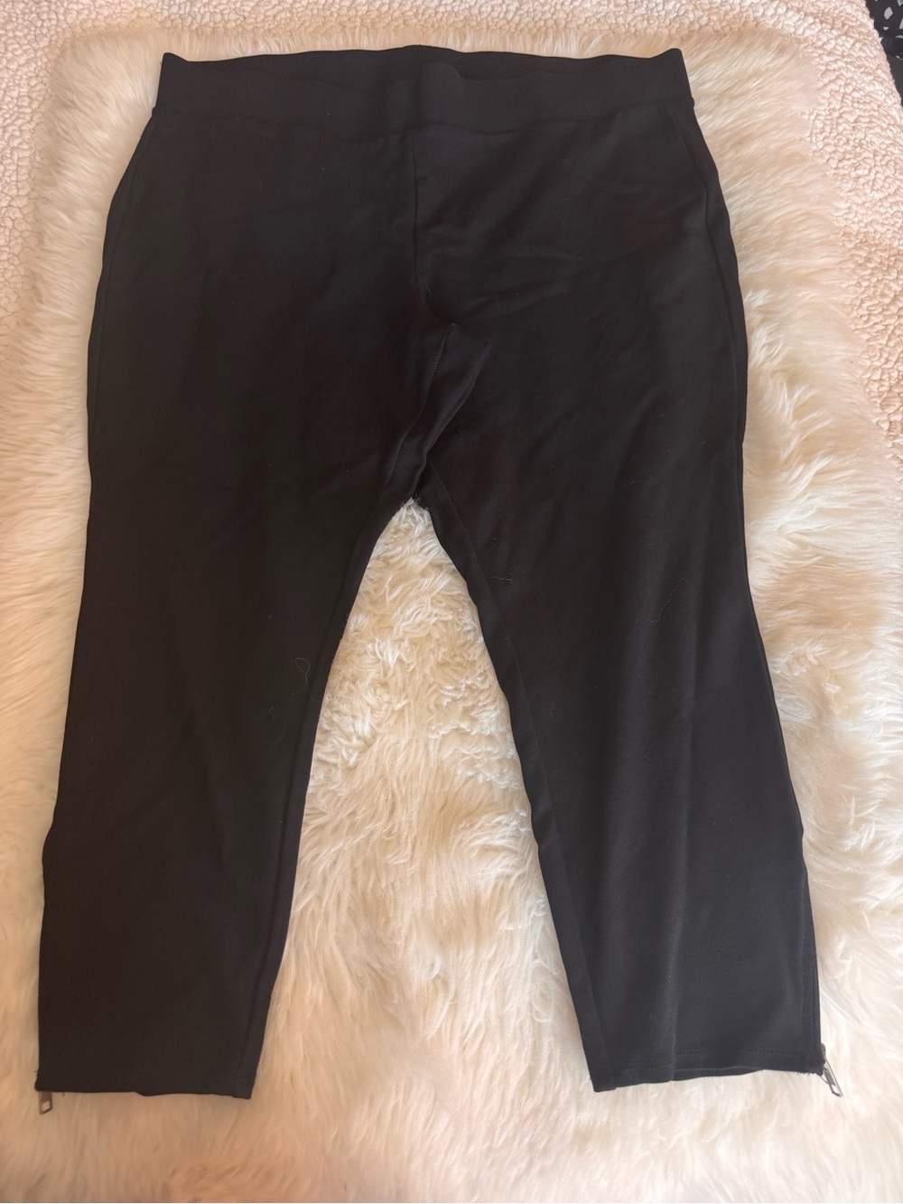 Torrid Black Casual Cropped Leggings with Ankle Zipper - Picture 2 of 6
